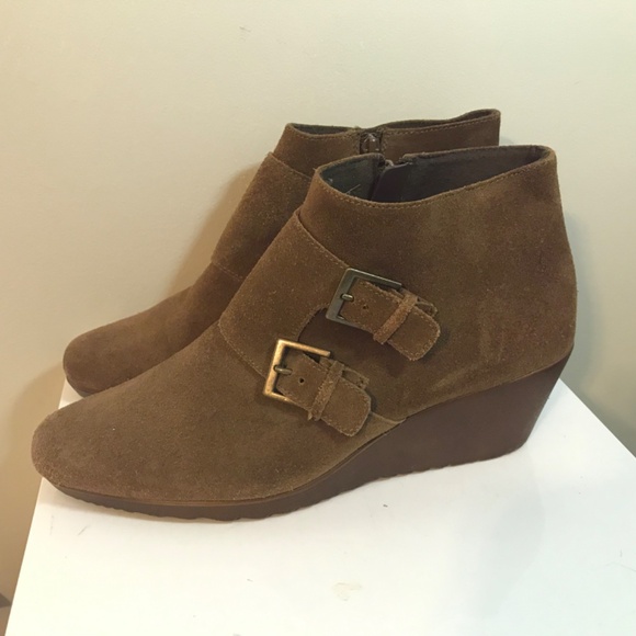 Munro ‘Drew’ water resistant  suede wedge booties - Picture 3 of 16